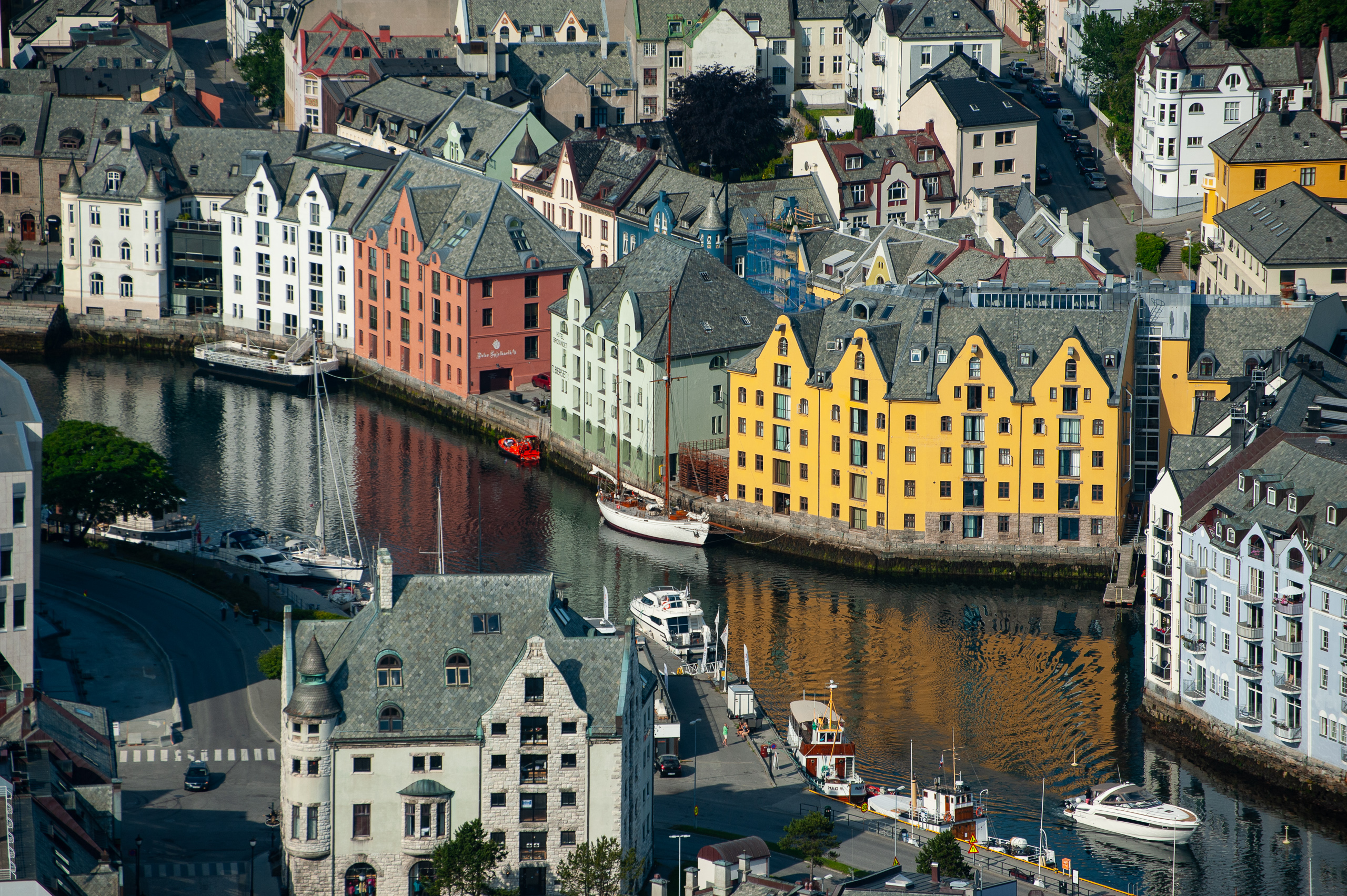 418 STEPS OVER ÅLESUND