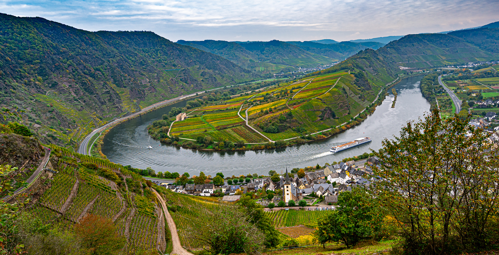 A WANDER IN THE MOSELLE