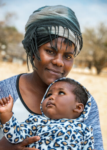 Farmer visit to Malunga in the Matabeleland South province in southwestern Zimbabwe.
Crop Trust BOLD Project visit to Zimbabwe from 9-13 September to review WP4 projects (Safety Duplication at Svalbard Global Seed Vault) with the Lupane State University, Community Technology Development Trust and Genetic Resources and Biotechnology Institute.
Photo: Michael Major for Crop Trust