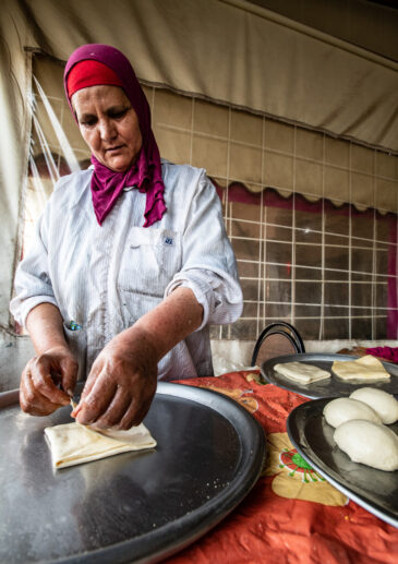Woman making masaman at roadside cafe in Tamallalt, Morocco. Photo: Michael Major/Crop Trust