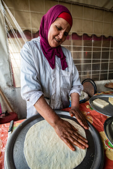 Woman making masaman at roadside cafe in Tamallalt, Morocco. Photo: Michael Major/Crop Trust