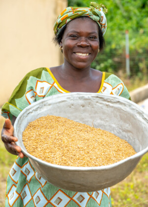 Eli AWAGA, farmer in the village of Atti-apédokoè.
Demonstration of prodution of biochar in Atti-apédokoè, Togo. Improving Agricultural Resilience to Salinity through Development and Promotion of Pro-poor Technologies (RESADE). Visit to Togo, 23-25 August 2023. Photo: MIchael Major for ICBA