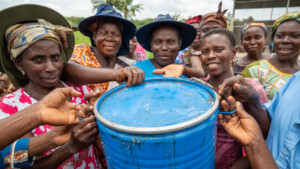 Demonstration of prodution of biochar in Atti-apédokoè, Togo. Improving Agricultural Resilience to Salinity through Development and Promotion of Pro-poor Technologies (RESADE). Visit to Togo, 23-25 August 2023. Photos: MIchael Major for ICBA