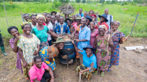 Demonstration of prodution of biochar in Atti-apédokoè, Togo. Improving Agricultural Resilience to Salinity through Development and Promotion of Pro-poor Technologies (RESADE). Visit to Togo, 23-25 August 2023. Photos: MIchael Major for ICBA