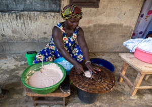 Akpene KPOGLI making ablo using sorghum in the village of Atti-apédokoè. Improving Agricultural Resilience to Salinity through Development and Promotion of Pro-poor Technologies (RESADE). Visit to Togo, 23-25 August 2023. Photos: MIchael Major for ICBA