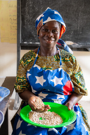 Members of the Rise and Shine Multipurpose Cooperative in Grand Bassa, Liberia demonstrate how they make a cake from cowpea flour after receiving training from the RESADE Project on how to add value to crops.
Photo taken during a visit to Bassa County, Liberia from 4-5 September 2023 to document success stories under a project “Improving Agricultural Resilience to Salinity through Development and Promotion of Pro-poor Technologies (RESADE)” implemented by the International Center for Biosaline Agriculture (ICBA) and funded by the International Fund for Agricultural Development (IFAD) and the Arab Bank for Economic Development in Africa (BADEA).
More information about the project can be found at: resade.biosaline.org/
Photo credit: Michael Major for ICBA