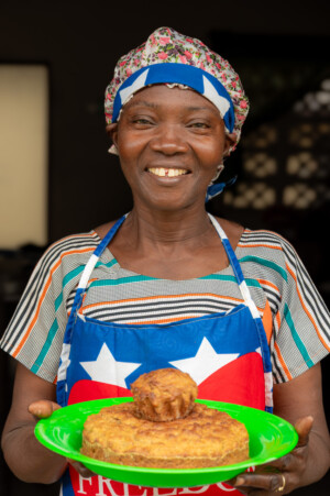 Members of the Rise and Shine Multipurpose Cooperative in Grand Bassa, Liberia demonstrate how they make a cake from cowpea flour after receiving training from the RESADE Project on how to add value to crops.
Photo taken during a visit to Bassa County, Liberia from 4-5 September 2023 to document success stories under a project “Improving Agricultural Resilience to Salinity through Development and Promotion of Pro-poor Technologies (RESADE)” implemented by the International Center for Biosaline Agriculture (ICBA) and funded by the International Fund for Agricultural Development (IFAD) and the Arab Bank for Economic Development in Africa (BADEA).
More information about the project can be found at: resade.biosaline.org/
Photo credit: Michael Major for ICBA