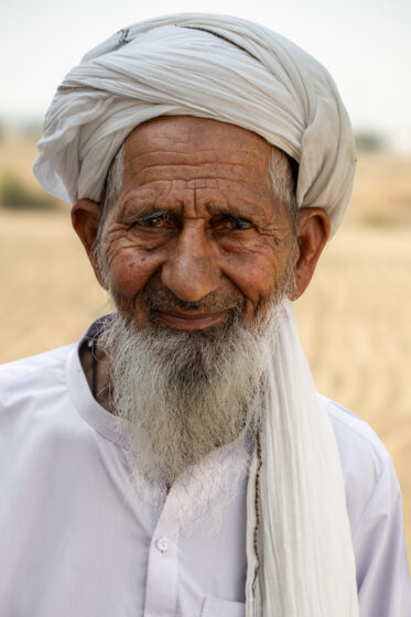 Visit ot farmers of Kot Sarang, Punjab to view chickpea trials and community seedbank.
Visit by Michael Major, consultant to Crop Trust, to document BOLD WP1 activities at Pakistan's Plant Genetic Resources Institute and National Genebank of Pakistan from 28 October to 1 November 2024.
Photo: Michael Major for Crop Trust