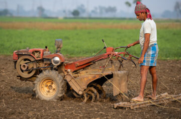 Preparing land for rice planting.
BOLD WP2 grasspea visit to Nadia district in southern West Bengal.
The district is largely alluvial plain, formed by the constant shifting of the various rivers of the Ganges Delta.
Photo: Michael Major for Crop Trust