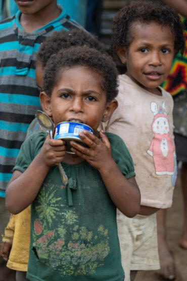 Roadside market with sweetpotato diversity near Goroka, Central Highlands, Papua New Guinea: Photo: Michael Major for Crop Trust