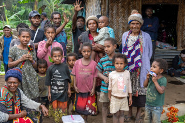 Roadside market with sweetpotato diversity near Goroka, Central Highlands, Papua New Guinea: Photo: Michael Major for Crop Trust