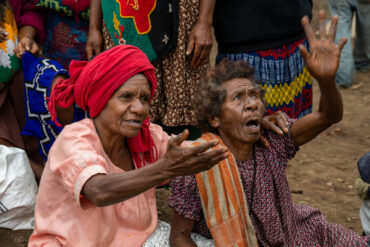 Roadside market with sweetpotato diversity near Goroka, Central Highlands, Papua New Guinea: Photo: Michael Major for Crop Trust