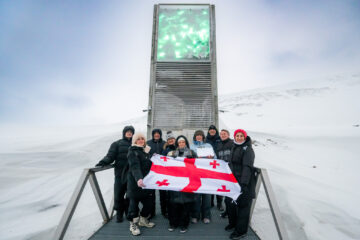 Georgia's Scientific-Research Center of Agriculture made its first-ever deposit into the Svalbard Global Seed Vault, contributing 210 crop varieties. Their visit was supported by the Benefit-sharing Fund (BSF) of the International Treaty.
Deposit ceremony featuring BOLD WP4 partners on 25 February 2025.
BOLD WP4 closing visit to the Svalbard Global Seed Vault, 24-26 February 2025. 
Photo: Michael Major for Crop Trust