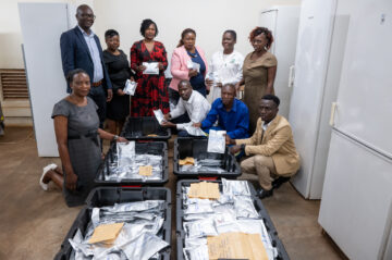 Crop Trust BOLD Project visit to Zimbabwe from 9-13 September to review WP4 projects (Safety Duplication at Svalbard Global Seed Vault) with the Lupane State University, Community Technology Development Trust and Genetic Resources and Biotechnology Institute.
Photo: Michael Major for Crop Trust