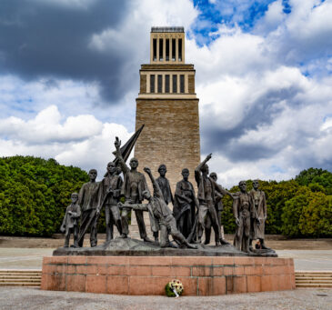 Nationale Mahn- und Gedenkstätte Buchenwald (National Buchenwald Memorial). Sculpture by Fritz Cremer. Inagurated in 1958.