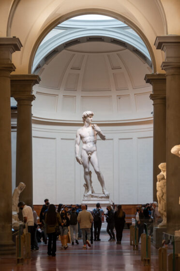 A more normal view of David with the crowds.