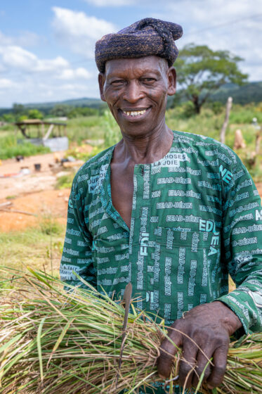 Visit by Scott Christiansen and Michael Major, consultants to Crop Trust, to document BOLDER value chain research on fonio and jute mallow in Benin. 11-17 October 2025.
Photo: Michael Major for Crop Trust