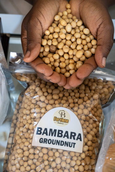 Esther Yoham Majija uses traditional African vegetables in products she makes at her bakery, the Fortlene Bakery, in Babati, Tanzania. A team from BOLDER and World Vegetable Center visited her to see products made with Bambara groundnut.
Photo: Michael Major for Crop Trust
