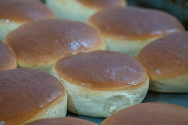 Esther Yoham Majija uses traditional African vegetables in products she makes at her bakery, the Fortlene Bakery, in Babati, Tanzania. A team from BOLDER and World Vegetable Center visited her to see products made with Bambara groundnut.
Photo: Michael Major for Crop Trust