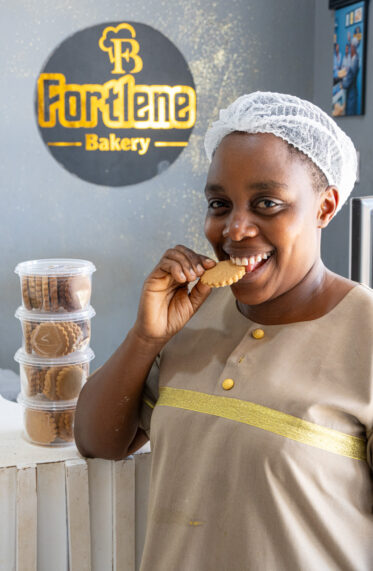 Esther Yoham Majija uses traditional African vegetables in products she makes at her bakery, the Fortlene Bakery, in Babati, Tanzania. A team from BOLDER and World Vegetable Center visited her to see products made with Bambara groundnut.
Photo: Michael Major for Crop Trust