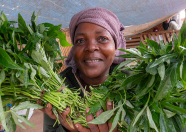 Sale of sweetpotato leaves and other leafy vegetables at morning market in Singida, Tanzania.
Photo: Michael Major for Crop Trust