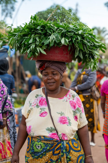 Sale of sweetpotato leaves and other leafy vegetables at morning market in Singida, Tanzania.
Photo: Michael Major for Crop Trust