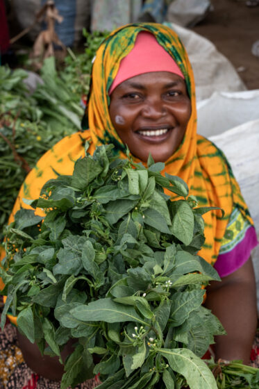 Sale of African nightshade at morning market in Singida, Tanzania.
Photo: Michael Major for Crop Trust