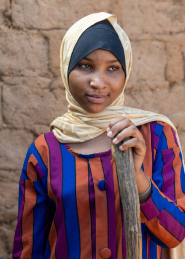Traditional deshelling of Bambara groundnut in Unyamikumbi, Singida, Tanzania.
Photo: Michael Major for Crop Trust