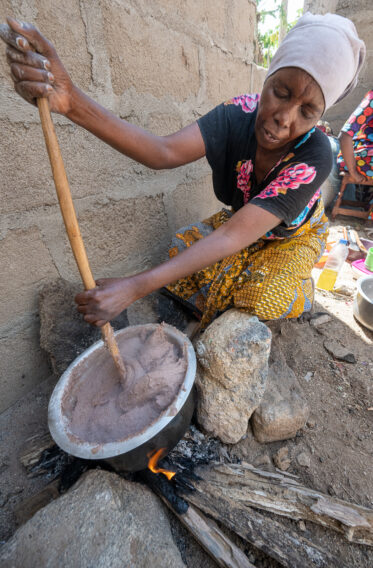Preparation of sweetpotato leaves in Mwanganjuki, Tanzania.
Photo: Michael Major for Crop Trust