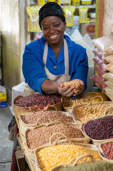 Bambara groundnut being sold by retailer Mama Lulu in Arusha, Tanzania.
Photo: Michael Major for Crop Trust
