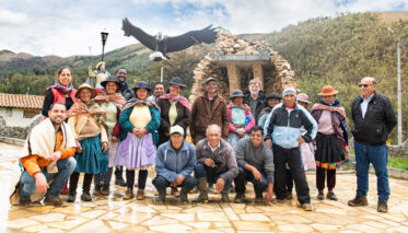 Members of the Colpar community in the highlands of central Peru are lending their voices and sharing their potato expertise with researchers from CIP and Grupo Yanapai. The farmers will help select the best potato based on their assessments of the potatoes both in the field and the kitchen. Photo: Michael Major for Crop Trust